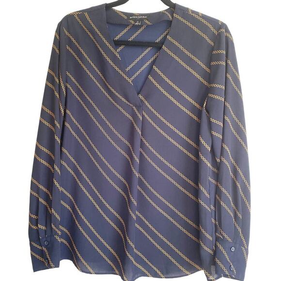 Banana Republic Women's Navy Blouse with gold chain print V-Neck Size Medium - Picture 1 of 6
